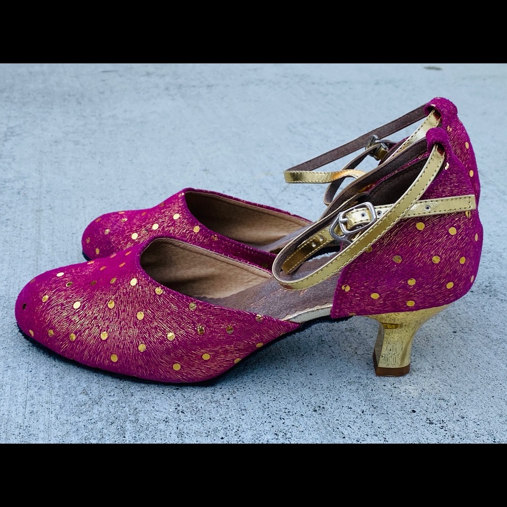 Beautiful suede upper and bottom shoes, good for dance